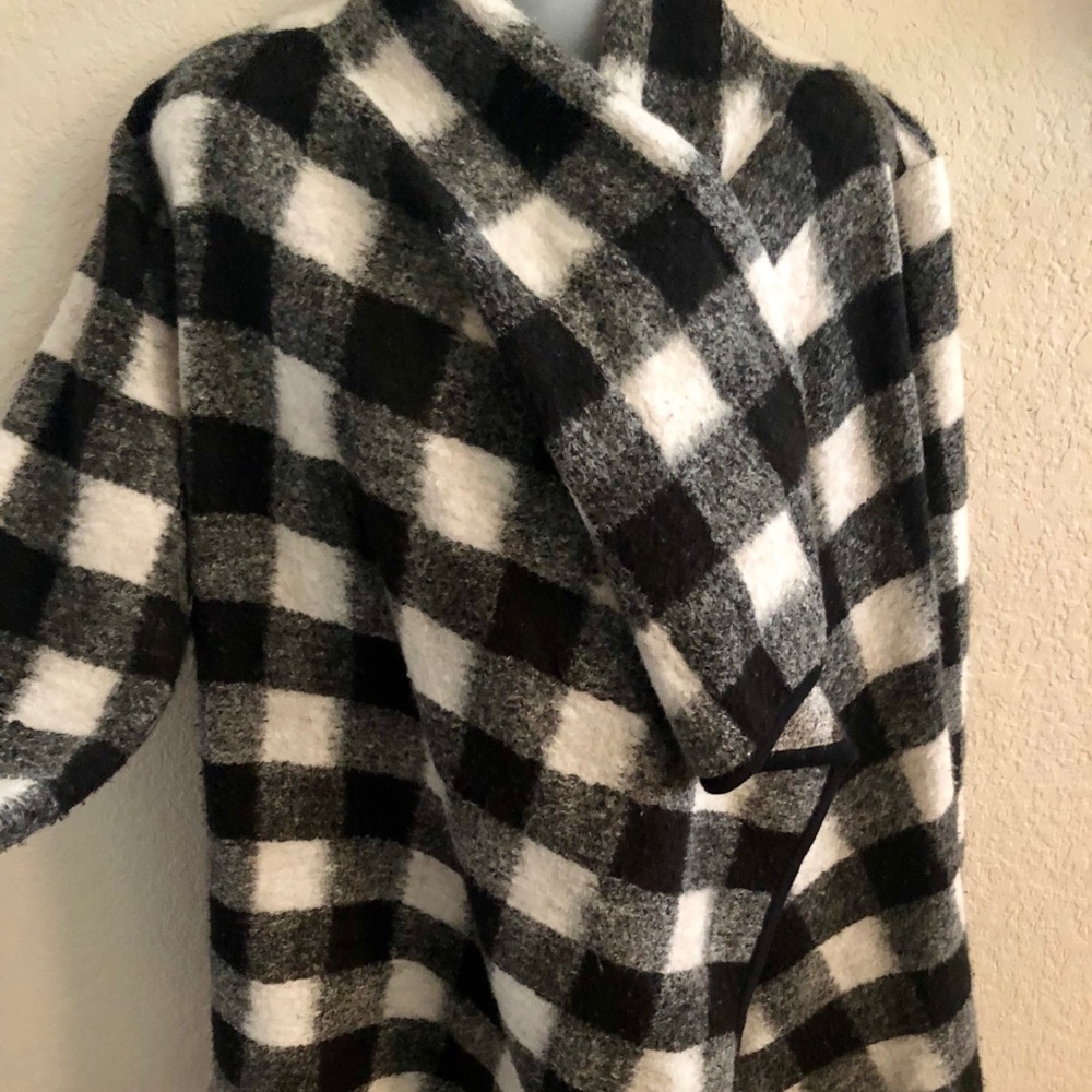 Bar III Black and White wrap